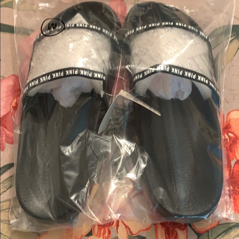 Pink slides size M